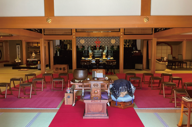 本堂内部